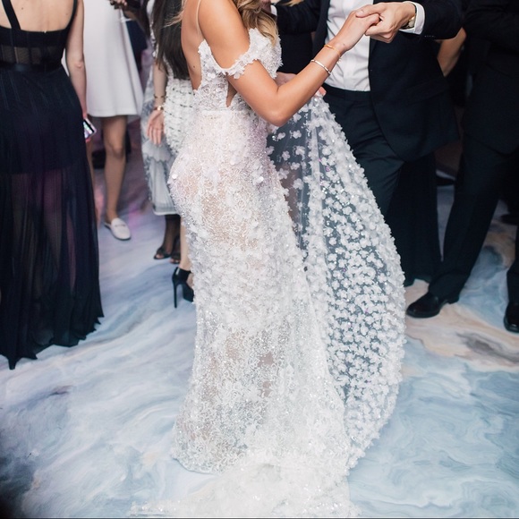 Lee Grebenau Custom One of a Kind Ivory Beaded Gown - Picture 4 of 7